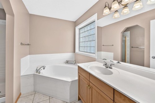 13 Cresthaven Way Sw, Calgary, AB - Indoor Photo Showing Bathroom