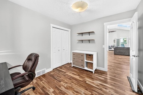 13 Cresthaven Way Sw, Calgary, AB - Indoor Photo Showing Office
