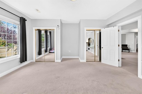 13 Cresthaven Way Sw, Calgary, AB - Indoor Photo Showing Other Room