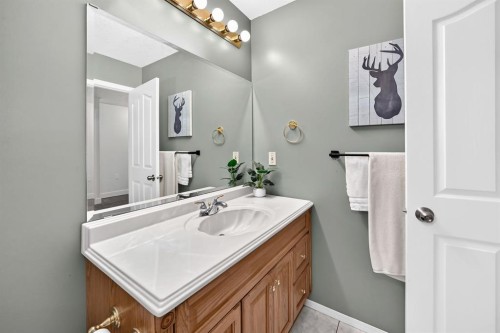 13 Cresthaven Way Sw, Calgary, AB - Indoor Photo Showing Bathroom