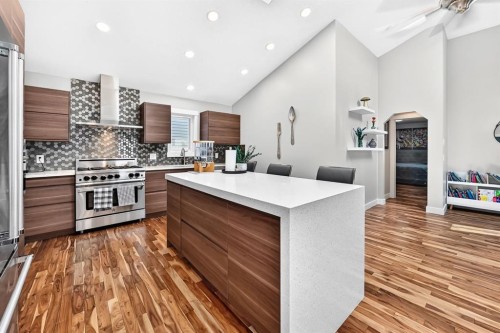 13 Cresthaven Way Sw, Calgary, AB - Indoor Photo Showing Kitchen With Upgraded Kitchen