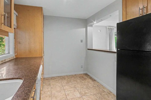 2214 24A Street Sw, Calgary, AB - Indoor Photo Showing Other Room
