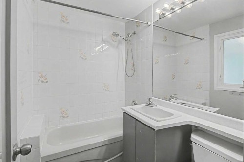 2214 24A Street Sw, Calgary, AB - Indoor Photo Showing Bathroom