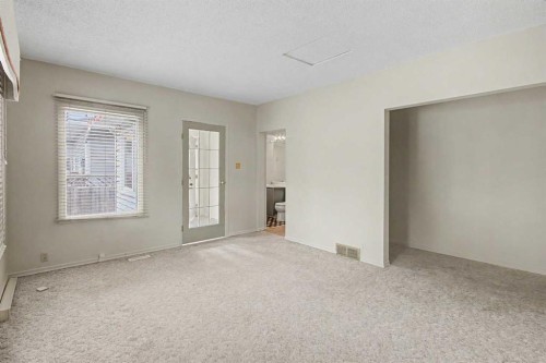 2214 24A Street Sw, Calgary, AB - Indoor Photo Showing Other Room