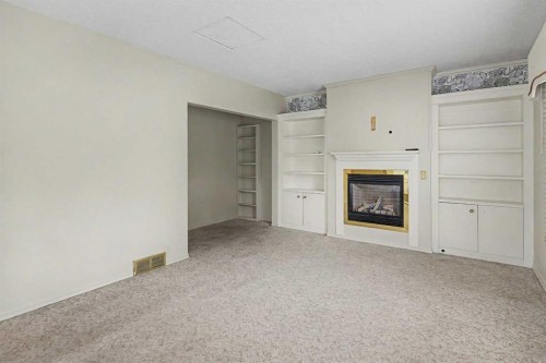 2214 24A Street Sw, Calgary, AB - Indoor With Fireplace