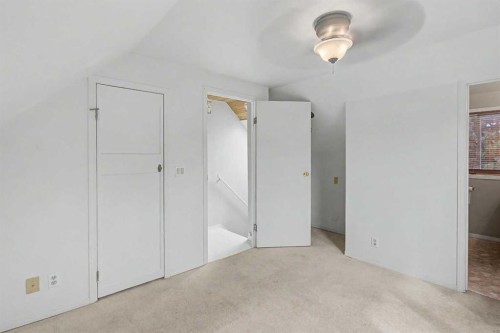 2214 24A Street Sw, Calgary, AB - Indoor Photo Showing Other Room