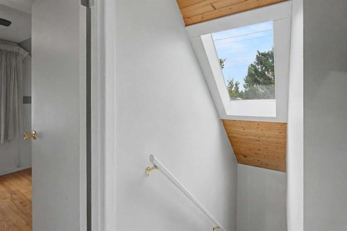 2214 24A Street Sw, Calgary, AB - Indoor Photo Showing Other Room