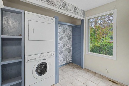 2214 24A Street Sw, Calgary, AB - Indoor Photo Showing Laundry Room
