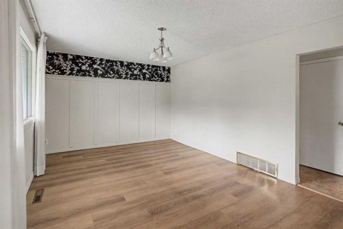 2214 24A Street Sw, Calgary, AB - Indoor Photo Showing Other Room