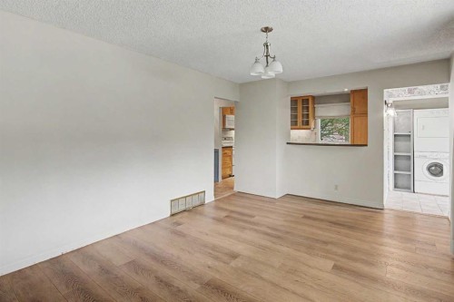 2214 24A Street Sw, Calgary, AB - Indoor Photo Showing Other Room