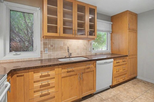 2214 24A Street Sw, Calgary, AB - Indoor Photo Showing Kitchen