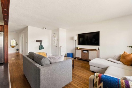 129 Springwood Drive Sw, Calgary, AB 