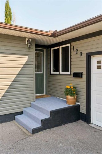 129 Springwood Drive Sw, Calgary, AB 