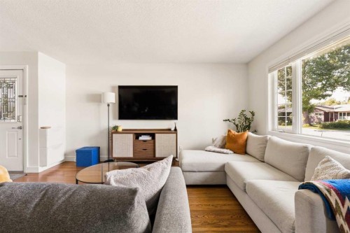129 Springwood Drive Sw, Calgary, AB 