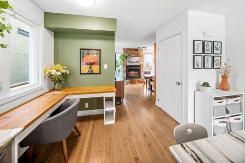 2819 28 Street Sw, Calgary, AB - Indoor With Fireplace