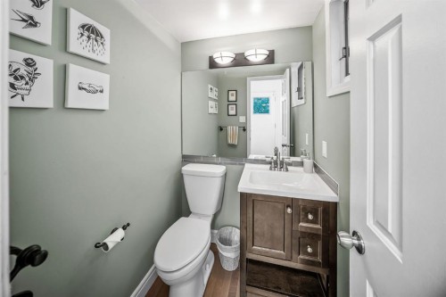 2819 28 Street Sw, Calgary, AB - Indoor Photo Showing Bathroom