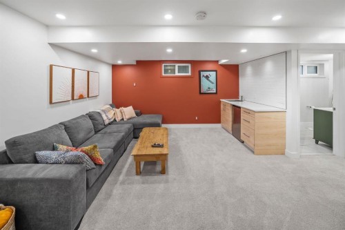 2819 28 Street Sw, Calgary, AB - Indoor Photo Showing Other Room