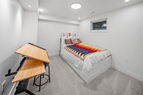 2819 28 Street Sw, Calgary, AB - Indoor Photo Showing Bedroom