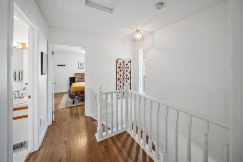 2819 28 Street Sw, Calgary, AB - Indoor Photo Showing Other Room