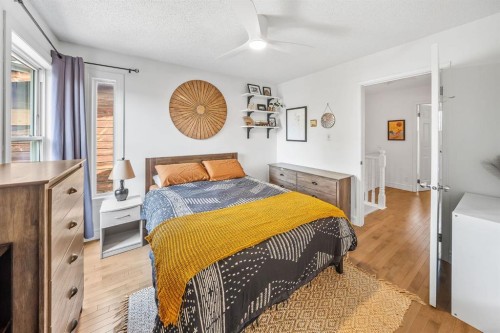 2819 28 Street Sw, Calgary, AB - Indoor Photo Showing Bedroom