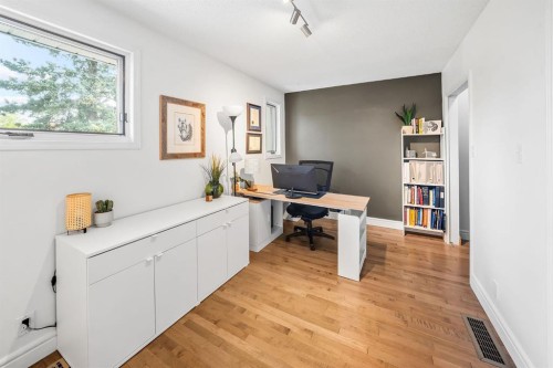 2819 28 Street Sw, Calgary, AB - Indoor Photo Showing Office