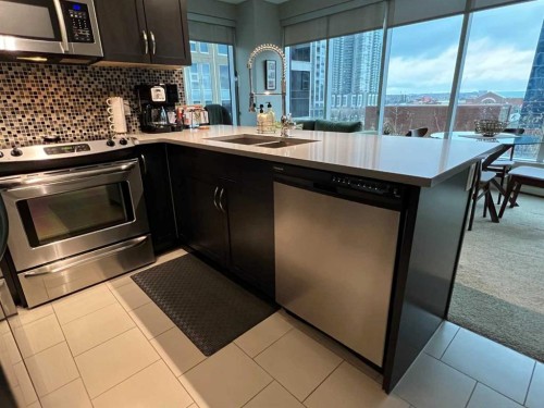 409-1320 1 Street Se, Calgary, AB - Indoor Photo Showing Kitchen With Stainless Steel Kitchen With Double Sink With Upgraded Kitchen