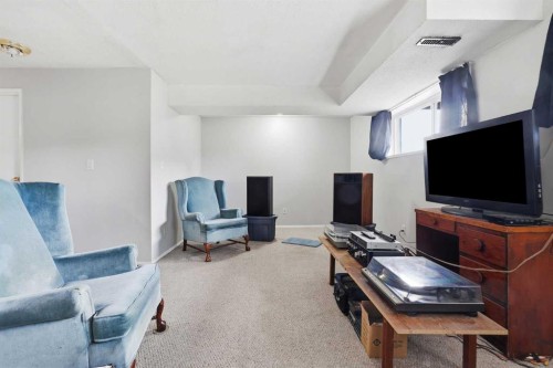 15 Doverville Way Se, Calgary, AB - Indoor