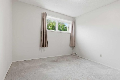 15 Doverville Way Se, Calgary, AB - Indoor Photo Showing Other Room