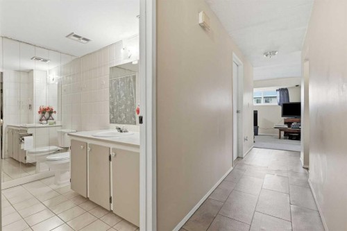 15 Doverville Way Se, Calgary, AB - Indoor Photo Showing Bathroom