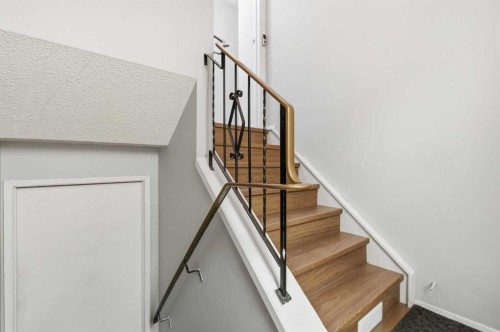 15 Doverville Way Se, Calgary, AB - Indoor Photo Showing Other Room