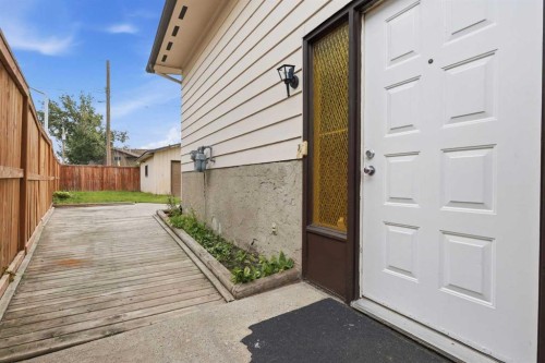 15 Doverville Way Se, Calgary, AB - Outdoor With Exterior