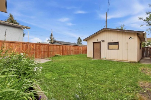 15 Doverville Way Se, Calgary, AB - Outdoor