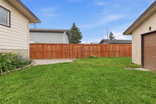 15 Doverville Way Se, Calgary, AB - Outdoor