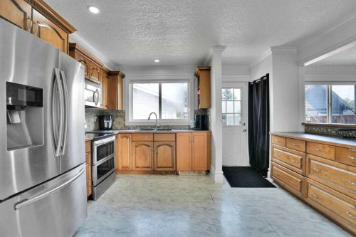212 Pinetree Place Ne, Calgary, AB - Indoor Photo Showing Kitchen