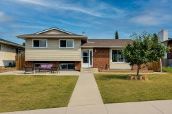 212 Pinetree Place NE Calgary, AB T1Y 1M3
