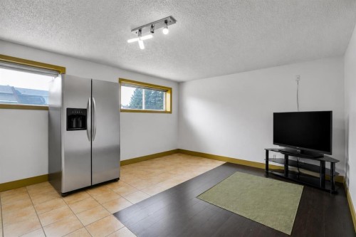 212 Pinetree Place Ne, Calgary, AB - Indoor