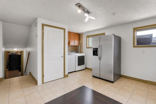 212 Pinetree Place Ne, Calgary, AB - Indoor Photo Showing Kitchen