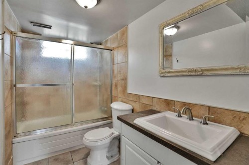 212 Pinetree Place Ne, Calgary, AB - Indoor Photo Showing Bathroom