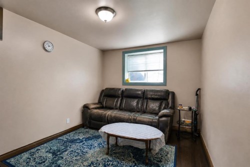 212 Pinetree Place Ne, Calgary, AB - Indoor