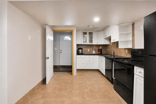 212 Pinetree Place Ne, Calgary, AB - Indoor Photo Showing Kitchen