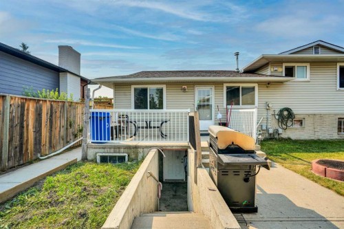 212 Pinetree Place Ne, Calgary, AB - Outdoor With Deck Patio Veranda