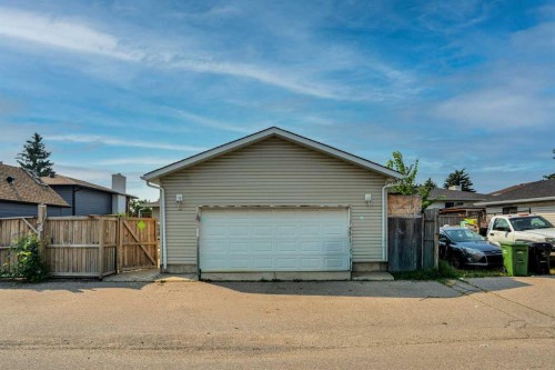 212 Pinetree Place Ne, Calgary, AB - Outdoor