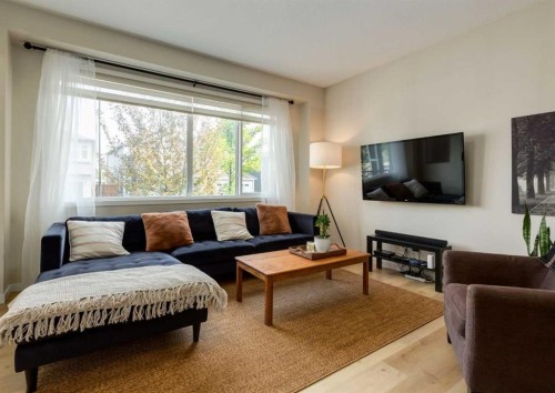 71 Seton Gardens Se, Calgary, AB - Indoor Photo Showing Living Room