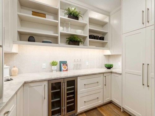 3308 Rutland Road Sw, Calgary, AB - Indoor