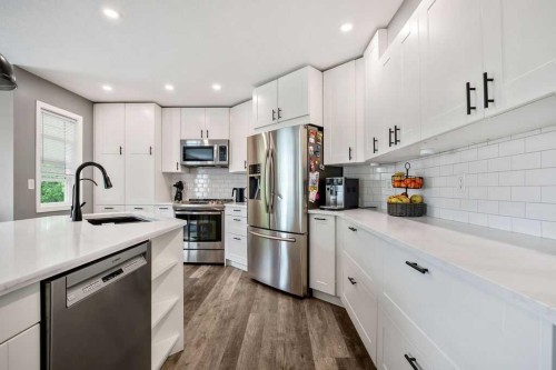 141 Somerset Circle Sw, Calgary, AB - Indoor Photo Showing Kitchen With Stainless Steel Kitchen With Upgraded Kitchen