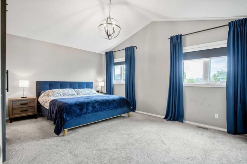 141 Somerset Circle Sw, Calgary, AB - Indoor Photo Showing Bedroom
