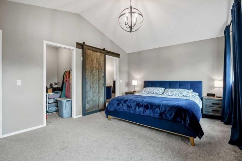 141 Somerset Circle Sw, Calgary, AB - Indoor Photo Showing Bedroom