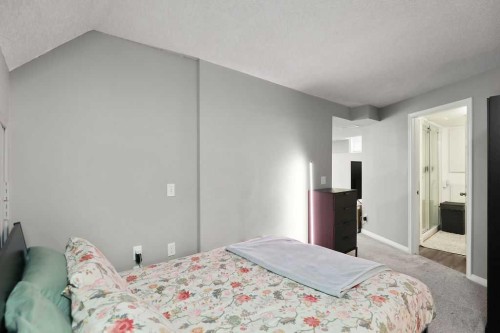 141 Somerset Circle Sw, Calgary, AB - Indoor Photo Showing Bedroom