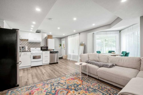 141 Somerset Circle Sw, Calgary, AB - Indoor