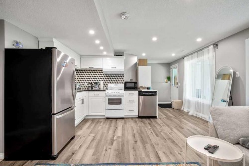 141 Somerset Circle Sw, Calgary, AB - Indoor Photo Showing Kitchen With Stainless Steel Kitchen With Upgraded Kitchen